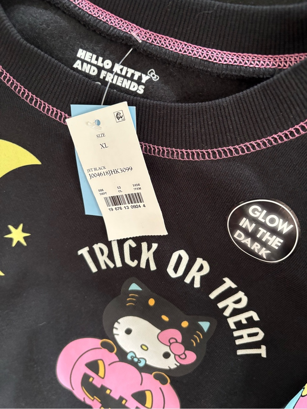Sanrio Hello Kitty & Friends Glow In The Dark Halloween Sweatshirt Size XL, NWT